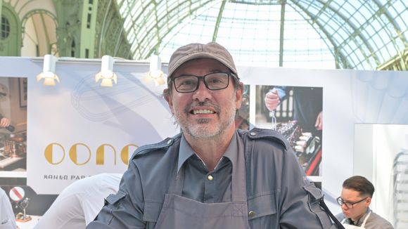 Combien coûte un menu dans le restaurant de Paul Pairet situé dans un chic quartier parisien ?