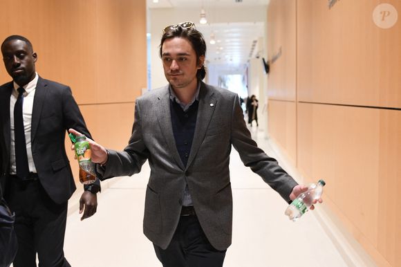 Alain-Fabien Delon assiste son passage en audience, dans le procès l'opposant à sa soeur A.Delon, devant la 17ème chambre correctionnelle du tribunal judiciaire de Paris, le 17 mars 2026. 

Agence / Bestimage