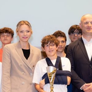 La princesse Charlène de Monaco avec William Servat, l'entraîneur du XV de France - La princesse C.de Monaco, en compagnie de son frère G.Wittstock, participe à la remise des prix de la "Journée du respect" au collège Charles III à Monaco, le 29 avril 2025. © Olivier Huitel / Pool Monaco / Bestimage