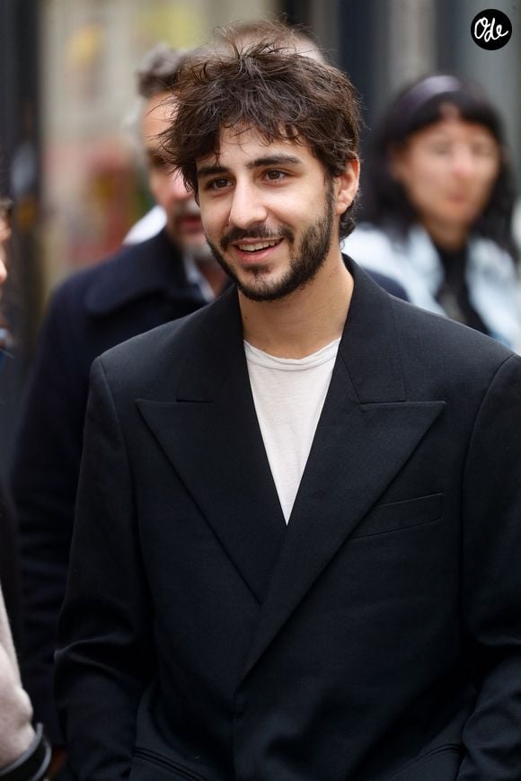 Ben Attal lors de la cérémonie de dévoilement de la plaque "Maison des Illustres" de la Maison Gainsbourg à Paris, France, le 2 avril 2024. © Christophe Clovis/Bestimage