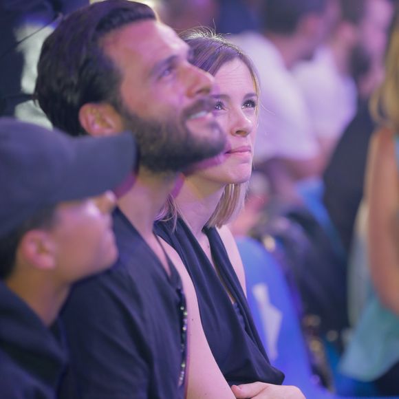 De temps en temps, la compagne de Maxim Nucci retrouve ses racines en passant ses vacances avec son chien Vegas dans la petite ville de Lescar, une commune française située dans le département des Pyrénées-Atlantiques en région Nouvelle-Aquitaine, qui compte 9 540 habitants.

Maxim Nucci (Yodelice) et sa compagne enceinte Isabelle Ithurburu - Maxim Nucci (Yodelice) et sa compagne enceinte Isabelle Ithurburu assistent au match de boxe de Tony Yoka au palais des sports de Paris, le 23 juin 2018 © Veeren-CVS/Bestimage