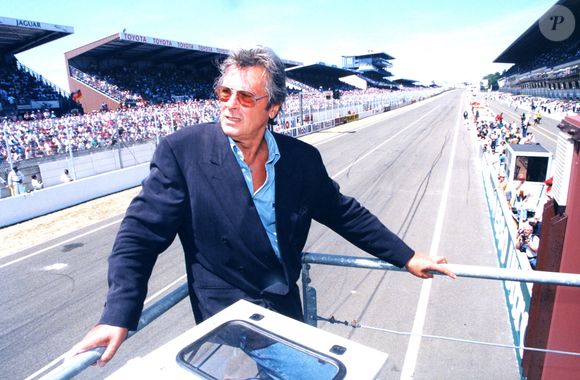 Pas moins de cinquante-cinq hommes ont été interpellés en France entre lundi et jeudi matin, dans le cadre de cette vaste opération.

Alain Delon donne le départ des 24 heures du Mans 1996 JLPPA / Bestimage
