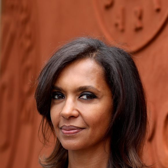 Propriétaire d'une sublime maison à Aix en Provence qu'elle a baptisé Le Domaine des Belles Âmes, Karine Le Marchand a l'objectif de le rénover entièrement de manière écoresponsable.

Karine Le Marchand - Les célébrités au village des internationaux de tennis de Roland Garros à Paris. © Dominique Jacovides-Cyril Moreau/Bestimage