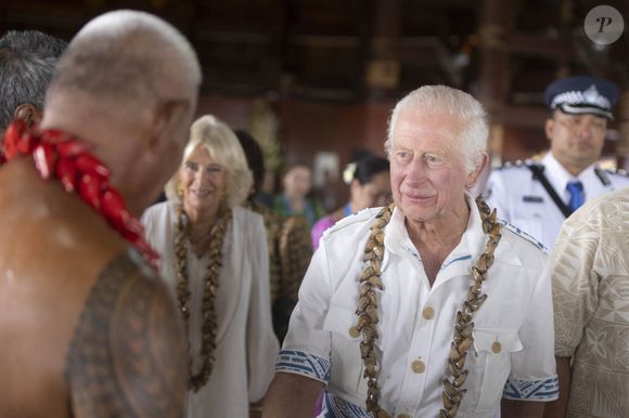 Le roi Charles III d'Angleterre et la reine consort Camilla Parker Bowles en visite dans un village sur les Iles Samoa, à l'occasion de leur visite en Australie. Le 24 octobre 2024
© Ian Vogler / MirrorPix / Bestimage