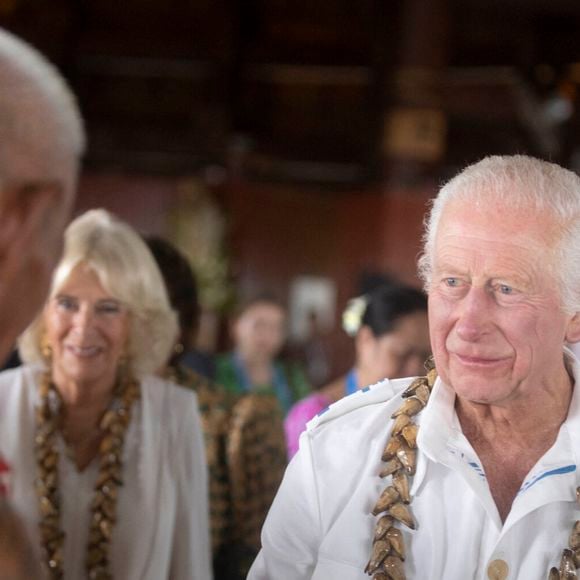 Le roi Charles III d'Angleterre et la reine consort Camilla Parker Bowles en visite dans un village sur les Iles Samoa, à l'occasion de leur visite en Australie. Le 24 octobre 2024
© Ian Vogler / MirrorPix / Bestimage