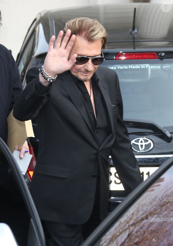 Johnny Hallyday - Sortie des people de l'enregistrement de l'émission "Vivement Dimanche" à Paris le 14 mars 2014. © Agence / Bestimage