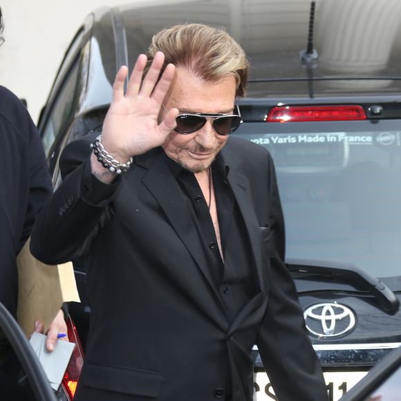 Johnny Hallyday - Sortie des people de l'enregistrement de l'émission "Vivement Dimanche" à Paris le 14 mars 2014. © Agence / Bestimage