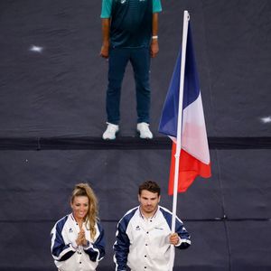 ... un an à peine après avoir obtenu son titre olympique.

La cycliste Pauline Ferrand-Prévôt et le rugbyman Antoine Dupont, porte-drapeau de la délégation française - Cérémonie de clôture des Jeux Olympiques de Paris 2024 au stade de France à Saint-Denis, le 11 août 2024. 
© Jacovides-Perusseau / Bestimage
