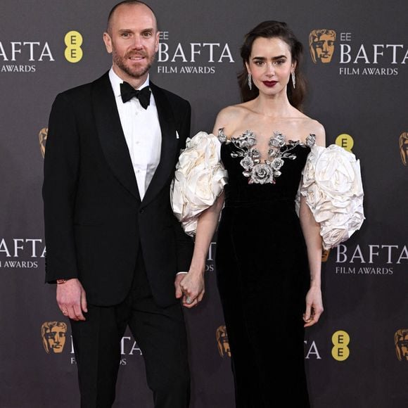 Charlie McDowell et Lily Collins arrivent aux 2024 EE BAFTA Film Awards, Royal Festival Hall. Crédit : Doug Peters/EMPICS