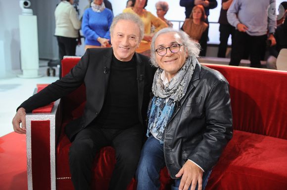 Exclusif - Michel Drucker et Fred Zeitoun  lors de l'enregistrement de l'émission Vivement dimanche présentée par M.Drucker aux studios Rive Gauche, à Paris, France, le 1er octobre 2025. Diffusion sur France 3 le 9 novembre 2025. © Guillaume Gaffiot/Bestimage