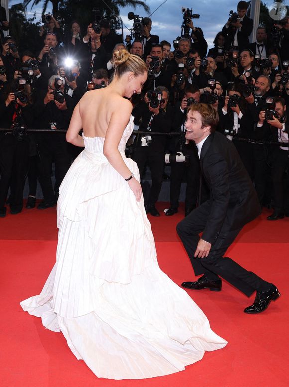 Les deux acteurs se sont montrés très complices lors de la montée des marches

L'acteur britannique Robert Pattinson et l'actrice américaine Jennifer Lawrence assistent au tapis rouge du film "Die My Love" lors du 78ème Festival de Cannes au Palais des Festivals le 17 mai 2025 à Cannes, France. Photo by Jerome Domine/ABACAPRESS.COM