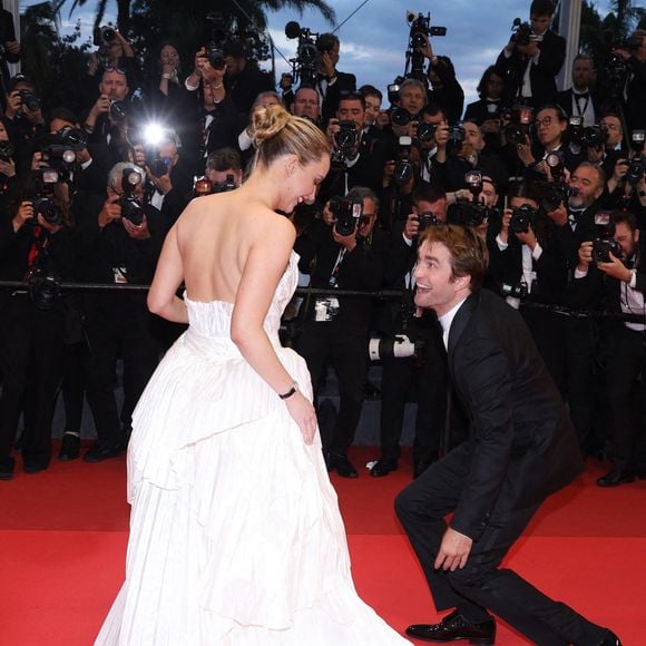 Les deux acteurs se sont montrés très complices lors de la montée des marches

L'acteur britannique Robert Pattinson et l'actrice américaine Jennifer Lawrence assistent au tapis rouge du film "Die My Love" lors du 78ème Festival de Cannes au Palais des Festivals le 17 mai 2025 à Cannes, France. Photo by Jerome Domine/ABACAPRESS.COM