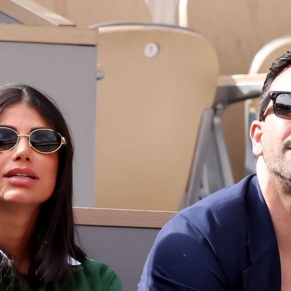 Adil Rami et sa compagne Louana Franco dans les tribunes lors des Internationaux de France de Tennis de Roland Garros 2025. Paris, le 1er Juin 2025. © Dominique Jacovides/Bestimage