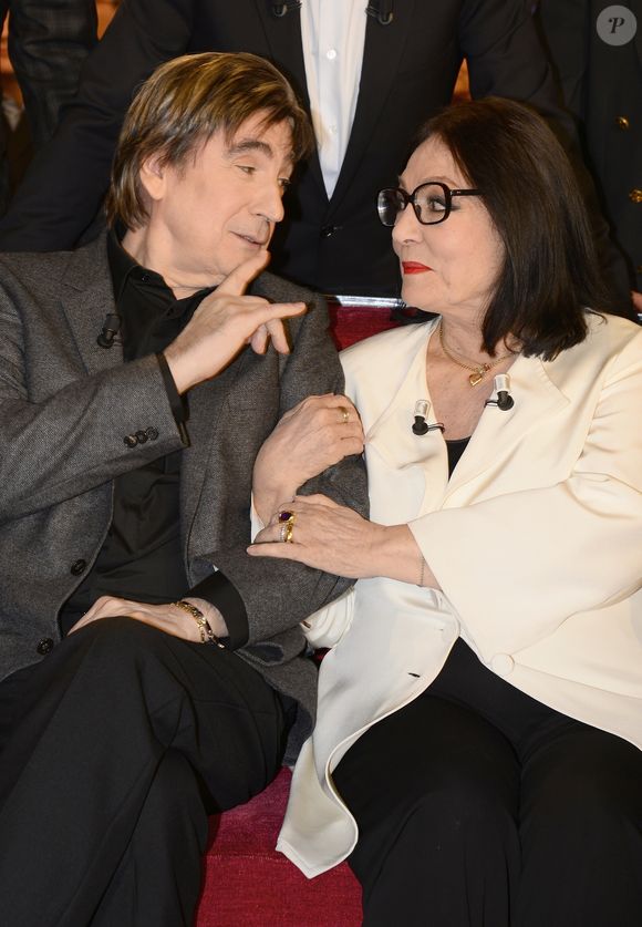 Serge Lama et Nana Mouskouri - Enregistrement de l'émission "Vivement Dimanche" à Paris le 26 novembre 2014. L'émission sera diffusée le 30 novembre 2014.