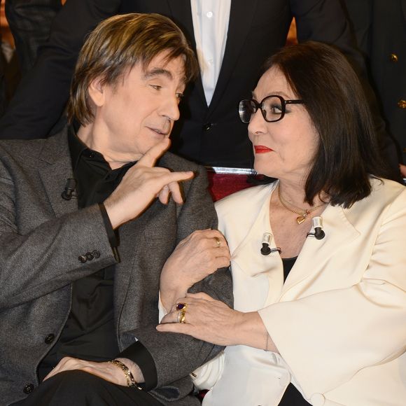 Serge Lama et Nana Mouskouri - Enregistrement de l'émission "Vivement Dimanche" à Paris le 26 novembre 2014. L'émission sera diffusée le 30 novembre 2014.