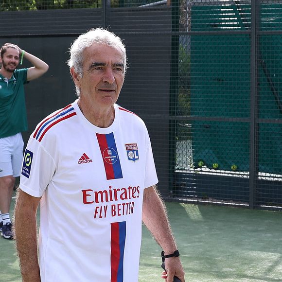 Une nouvelle étape dans la vie de l'ancien sportif.

Guillaume Pley et Raymond Domenech lors du tournoi de padel des célébrités organisé par Lagardère Paris Racing au profit de l’Imagine Institute, le 17 mai 2024 à Paris, en France. Photo de Nasser Berzane/ABACAPRESS.COM