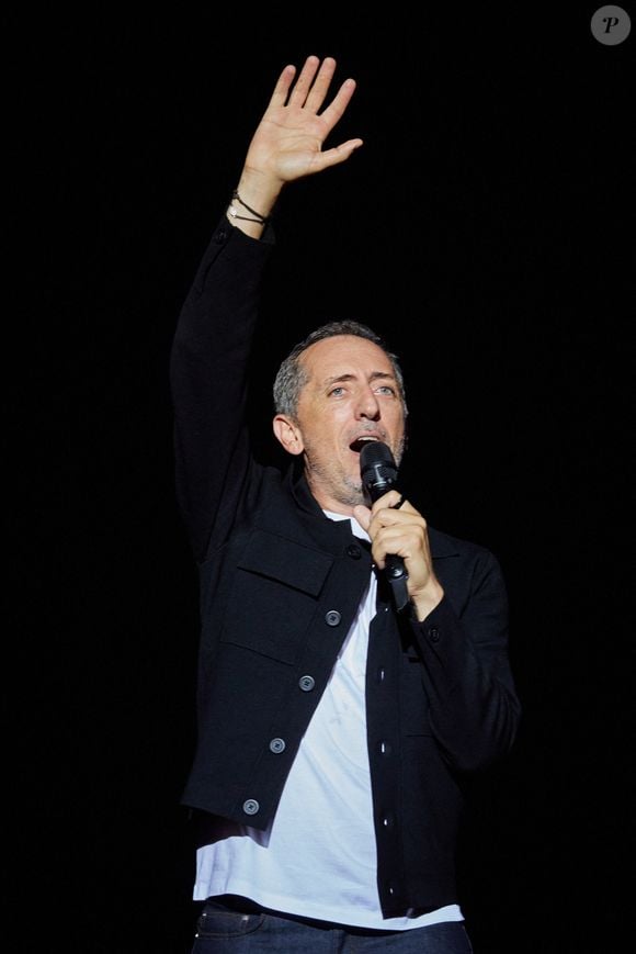 Exclusif - Gad Elmaleh - Show Solidarité Maroc, organisé par G.Elmaleh, R.Bougheraba et R.Frayssinet, au Dôme de Paris. Le 2 octobre 2023. 
Le show a fait salle comble devant 4000 personnes et a rapporté 435 000 euros. L'intégralité des recettes sera reversée au "fond spécial 126". 
© Cyril Moreau / Bestimage