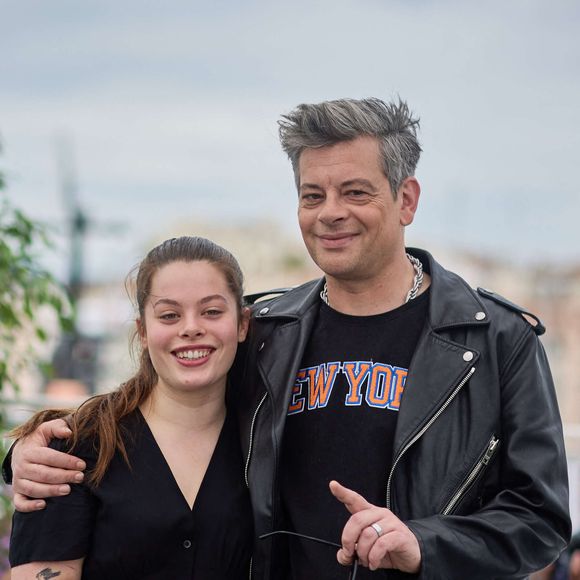 Benjamin Biolay et sa fille Anna Biolay au photocall de "Rosalie" lors du 76ème Festival International du Film de Cannes, le 18 mai 2023.

© Jacovides/Moreau/Bestimage