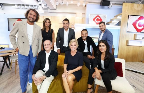 Exclusif - Bertrand Chameroy, Aurélie Casse, Patrick Cohen, Mohamed Bouhafsi, Lorrain Sénéchal, Pierre Lescure, Anne-Élisabeth Lemoine, Emilie Tran Nguyen - L'équipe de la nouvelle saison de l'émission "C à Vous" le 7 septembre 2023.

© Dominique Jacovides / Bestimage