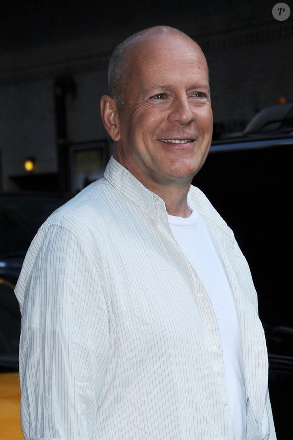 En 2023, Bruce Willis a découvert qu'il était atteint d'une maladie neurodégénérative incurable.

Bruce Willis au David Letterman Show, à New York, le 28 août 2012. 

Photo : Taamallah / Bestimage