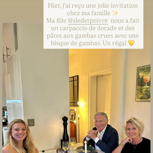 Radieux et tout sourire, le trio a pris la pose autour d'une table élégamment dressée. Et pour régaler sa mère et son beau-père, Valentine Sled n'a pas fait les choses à moitié. Fière des talents de sa progéniture, Sophie Davant a tenu à saluer ce festin en légende de son cliché.

Sophie Davant invitée à dîner par sa fille Valentine Sled, avec son compagnon William Leymergie