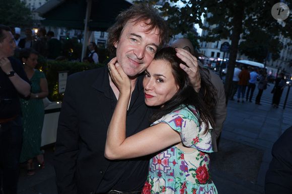 Cali et Olivia Ruiz à la soirée " L'Ete Litteraire & Musical " aux Deux Magots le 27 juin 2022 à Paris, France. Photo par Jerome Domine/ABACAPRESS.COM