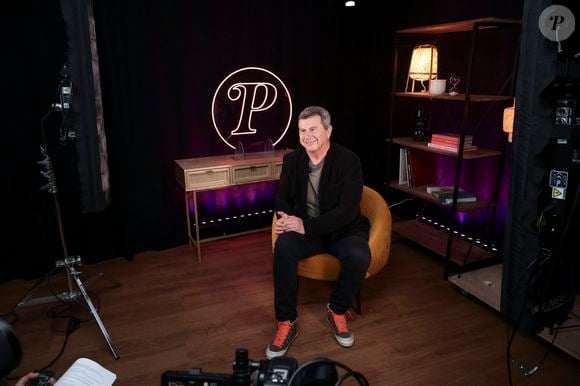 Pascal Bataille en interview pour "Purepeople", avec le format "En privé avec"