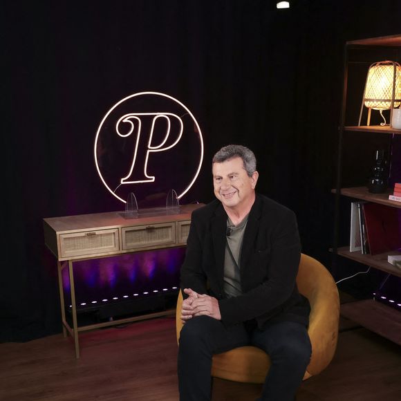 Pascal Bataille en interview pour "Purepeople", avec le format "En privé avec"