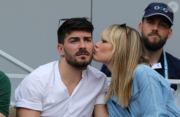 Naissance - Joy Esther est maman pour la première fois - Joy Esther et son compagnon Andréa Condorelli dans les tribunes lors des internationaux de tennis de Roland Garros à Paris, France, le 4 juin 2019. © Jacovides-Moreau/Bestimage