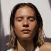 Comment hydrater et protéger sa peau durant la canicule sans la rendre grasse et luisante ?