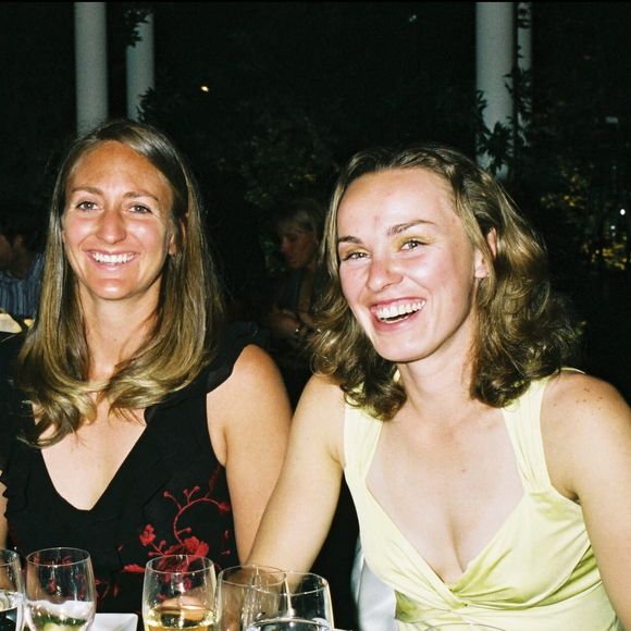 Mary Pierce et Martina Hingis au Dîner des champions du monde de tennis au pavillon d'Armenonville en 2004.