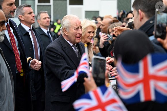 Le roi Charles III et la reine Camilla lors de leur visite au Barking Learning Centre Community and Family Hub, un centre d'apprentissage de proximité qui abrite la bibliothèque de Barking mercredi 18 février 2026. Photo : Kate Green/PA Wire