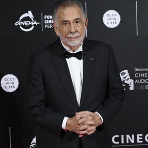 Le cinéaste doit désormais trouver des solutions pour remonter la pente.
Le réalisateur Francis Ford Coppola sur le tapis rouge de l'avant-première du film Megalopolis lors du 19ᵉ Festival du film de Rome (Italie), le 14 octobre 2024.
© Inside / Panoramic / Bestimage