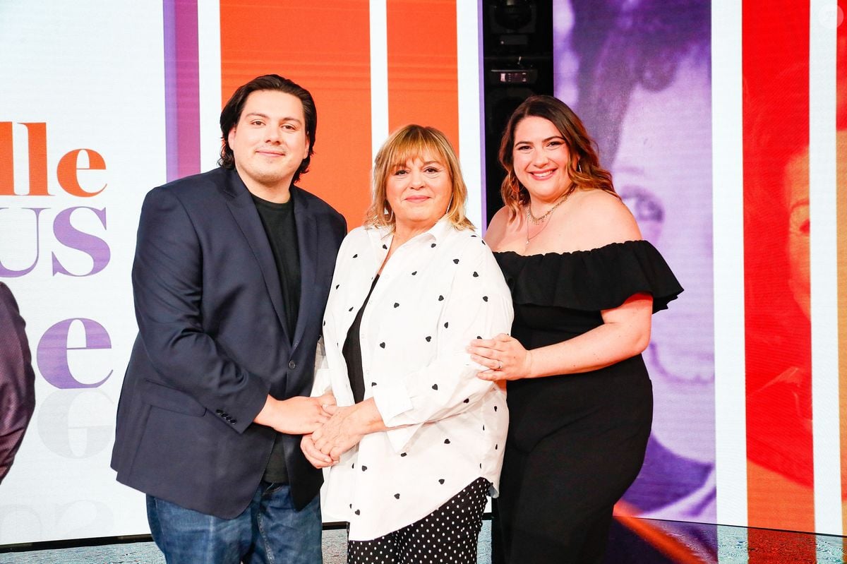 Photo : Exclusif - Michèle Bernier et ses enfants Enzo et Charlotte Gaccio  lors du backstage de l'enregistrement de l'émission "Famille je vous aime"  présentée par M. Drucker et qui sera diffusée