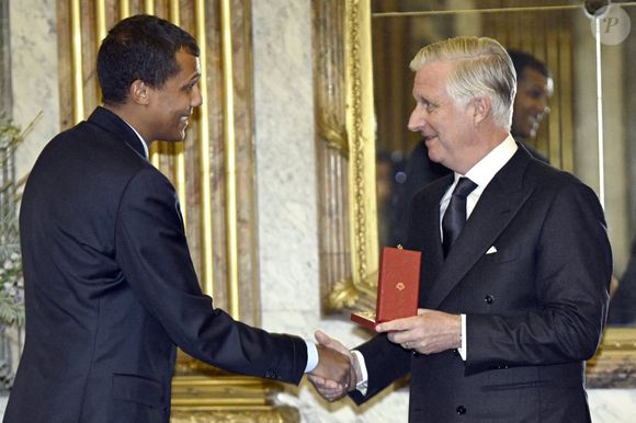 Stromae a été décoré par le roi Philippe de Belgique en tant que Commandeur de l'Ordre de la Couronne à Bruxelles en Belgique le 21 novembre 2024. Crédit Bestimage