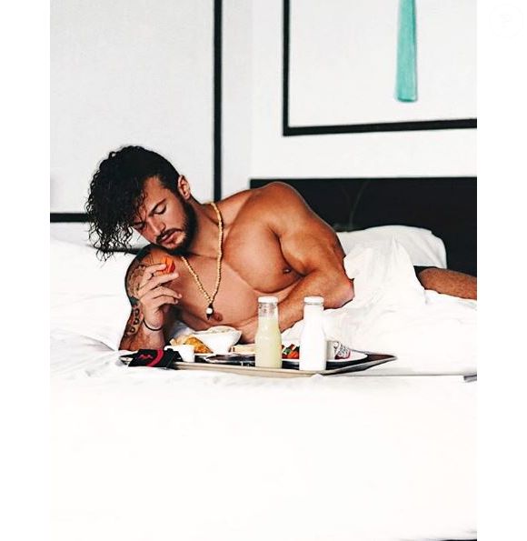 Anthony Amar de "Koh-Lanta" au petit-déjeuner - Instagram, 25 octobre 2018