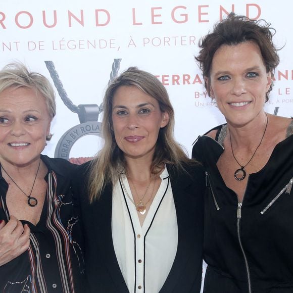 De grandes figures de l'histoire du tennis comme Henri Leconte et Marion Bartoli, ainsi que le journaliste Nelson Monfort, ont également répondu à l'invitation.

Exclusif - Muriel Robin, Marion Bartoli et Anne Le Nen - Présentation du Collier " Terra by Roland Garros " créé par Anne Le Nen, Présidente de Ground Legend, au restaurant Laurent à Paris, France le 22 Mai 2026.

© Bertrand Rindoff/Bestimage