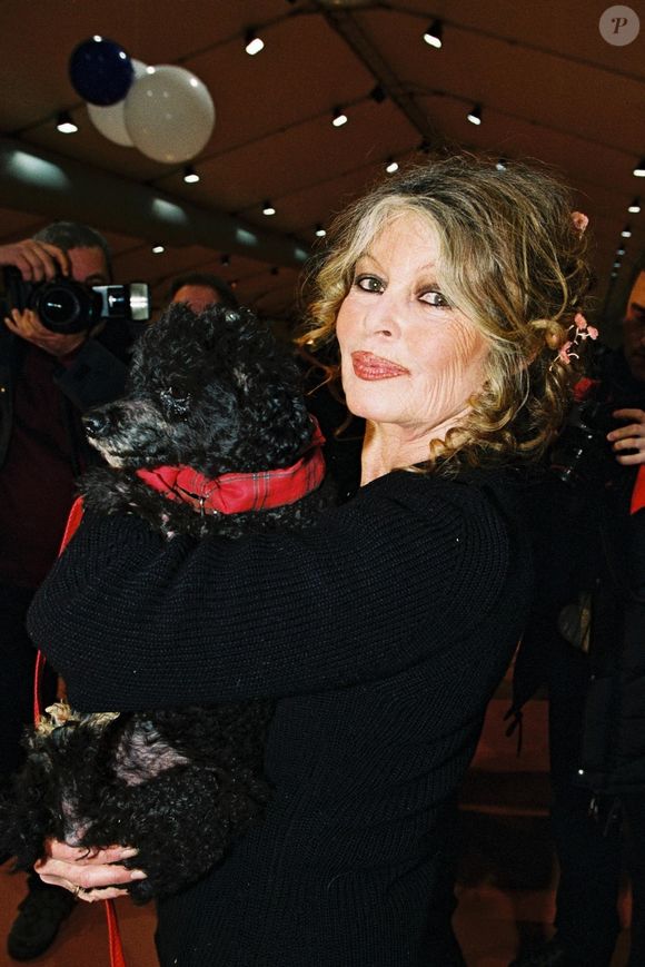 Archives - Brigitte Bardot est morte à 91 ans - BGUK_3449353 - na, FRANCE FILE PHOTOS - La star du cinéma français Brigitte Bardot est morte à l'âge de 91 ans.



Le communiqué, consulté par l'agence de presse AFP, la présente comme une "actrice et chanteuse de renommée mondiale, qui a choisi d'abandonner sa prestigieuse carrière pour consacrer sa vie et son énergie à la protection des animaux et à sa fondation"



Sur la photo : Brigitte Bardot