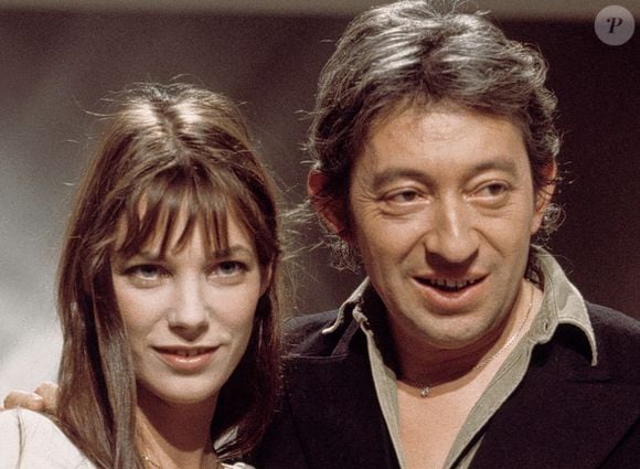 Serge Gainsbourg trompé par Jane Birkin, c'est ce que découvrira le chanteur par hasard…

Jane Birkin et Serge Gainsbourg invités dans l'émission "Liedercircus" au milieu des années 1970. Photo by Picture Alliance/DPA/ABACAPRESS.COM