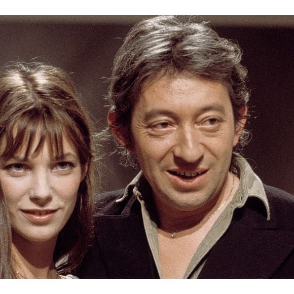 Serge Gainsbourg trompé par Jane Birkin, c'est ce que découvrira le chanteur par hasard…

Jane Birkin et Serge Gainsbourg invités dans l'émission "Liedercircus" au milieu des années 1970. Photo by Picture Alliance/DPA/ABACAPRESS.COM