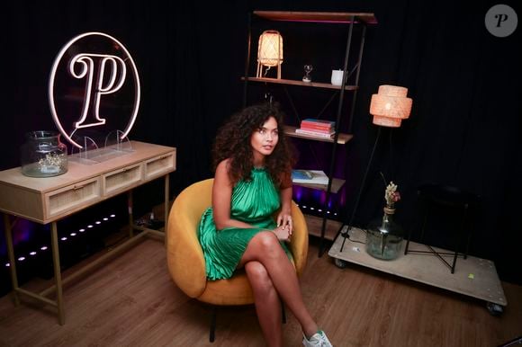 Vaimalama Chaves pose pour En Privé avec, à l'occasion de la promotion de son livre O Vai (éd. First)