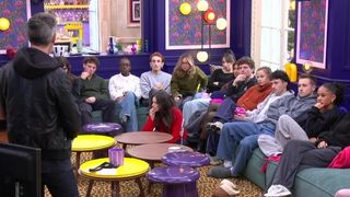 Sortie bien avant la fin de la Star Academy, cette élève signe son premier contrat et voit sa carrière décoller