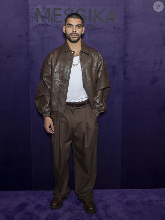 Sami Outalbali au photocall du défilé Messika Collection Femme Prêt-à-Porter Printemps/Eté 2026 lors de la Fashion Week de Paris (PFW), au Musée des Arts décoratifs, à Paris, France, le 13 octobre 2025. © Olivier Borde/Bestimage