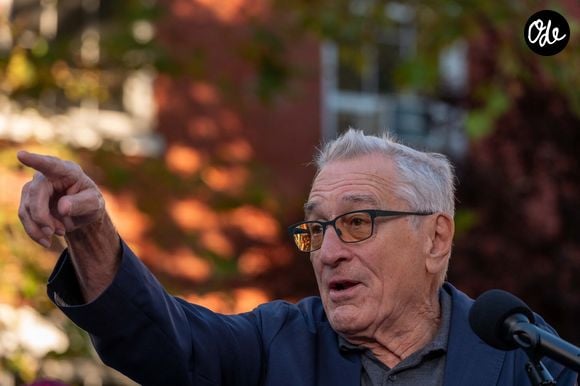 Pour lui, la régularité et l’équilibre sont essentiels pour préserver sa vitalité et rester actif.

New York, 5 octobre 2026 : des victimes de Jeffrey Epstein, le représentant démocrate Dan Goldman, Robert De Niro, Rosie O’Donnell et Rosanna Arquette lors d’une conférence de presse. 

Crédit : Camara Porter/AdMedia via ZUMA Press / Bestimage Wire / Bestimage