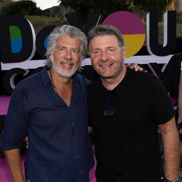 Semi-exclusif - Fabien Provost, Philippe Lellouche en backstage de la première édition du "Do You Comedy" à la Citadelle de Saint-Tropez, Côte d'Azur, France, le 29 juin 2025. © Cyril Moreau/Bestimage