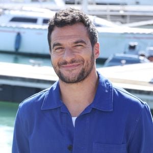 Amir Haddad - Photocall de la série "La Belle et le Boulanger" lors du 27ème Festival de la Fiction de la Rochelle (16 - 21 septembre 2025), le 17 septembre 2025.
© Denis Guignebourg / Bestimage