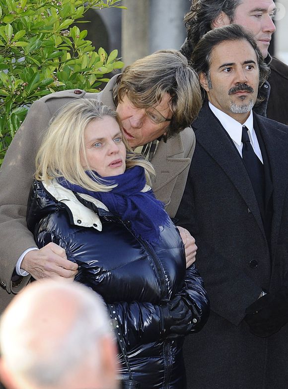 Isabelle Nanty, Etienne Chatiliez et Jose Garcia assistent à la cérémonie d'enterrement du producteur, réalisateur et acteur français Claude Berri au cimetière juif de Bagneux, près de Paris, France, le 15 janvier 2009. Photo ABACAPRESS.COM
