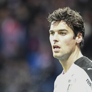Yoann Gourcuff - Karine Ferri encourage son compagnon Yoann Gourcuff lors du match Psg-Rennes au Parc des Princes à Paris le 6 novembre 2016.  (victoire 4-0 du Psg)  © Pierre Perusseau/Bestimage