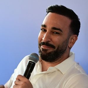Lors de cette conférence, l'ancien défenseur a révélé son souhait de voir un documentaire consacré à sa vie et à sa carrière.
Une conférence sur le thème de la création de nouveaux horizons entre sport et divertissement avec Adil Rami, Sarah Ourahmoune, Allison Pineau et Inès Lagdiri-Nastasi au Loft Akili Mirari - Hôtel Five Seas à Cannes le mardi 19 mai 2026. © Romain Doucelin / Bestimage