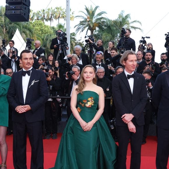 Riz Ahmed, Bill Murray, Charlotte Gainsbourg, Rupert Friend, Mia Threapleton, Wes Anderson, Benicio del Toro et Michael Cera assistent au tapis rouge de "The Phoenician Scheme" lors de la 78ème édition du Festival de Cannes au Palais des Festivals le 18 mai 2025 à Cannes, France. Photo par Jerome Domine/ABACAPRESS.COM